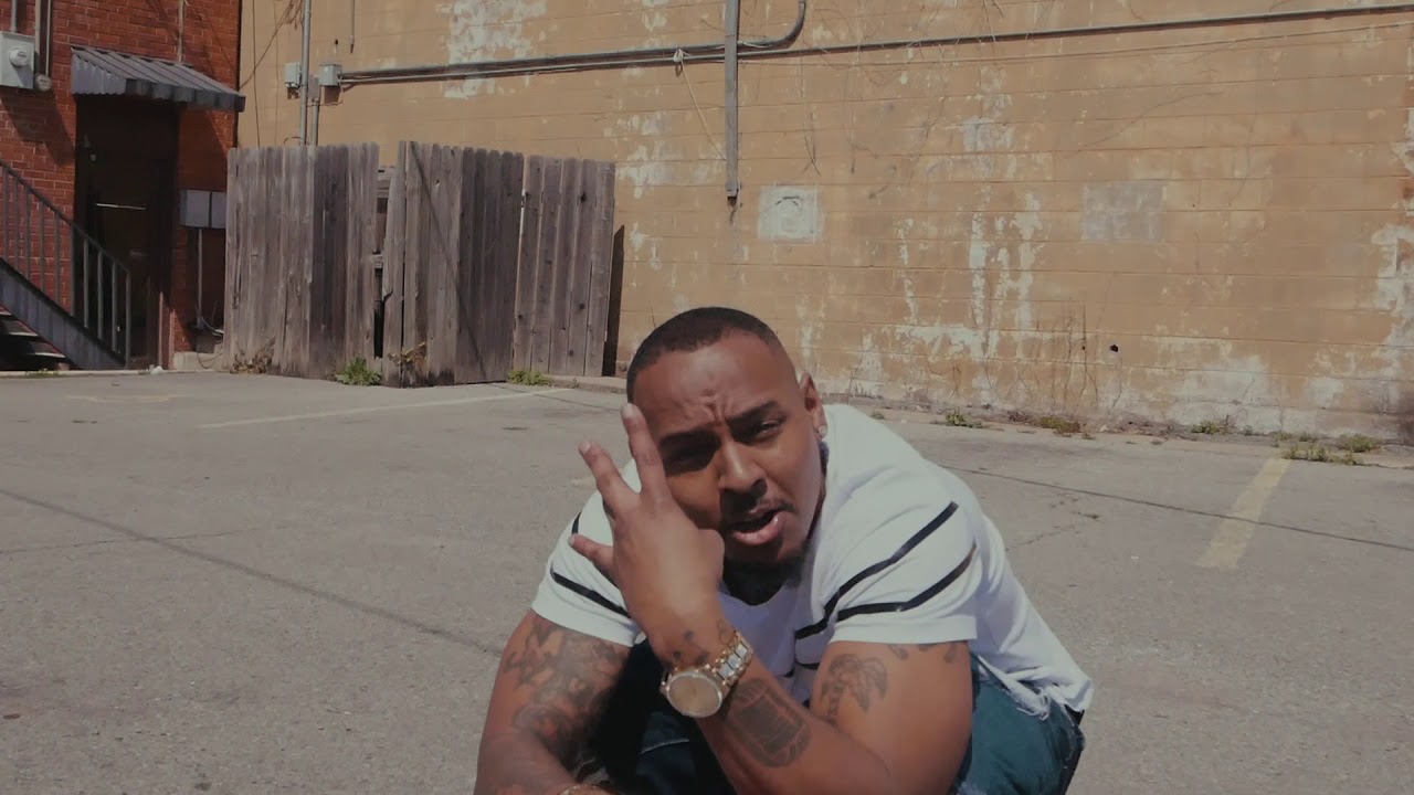 Klovis Khepri performing outside in the Nothin music video